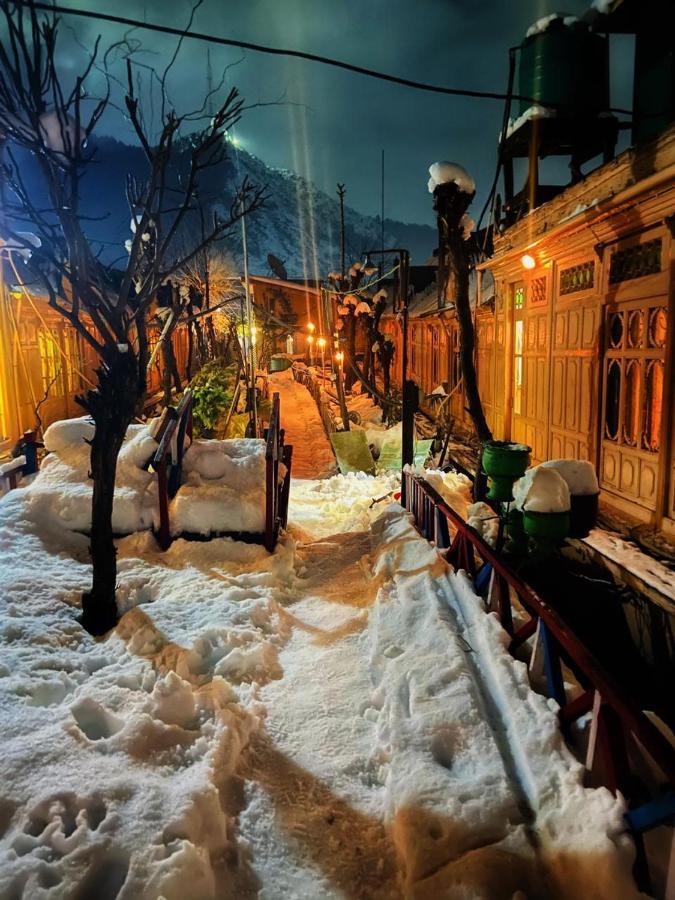 Chicago Group Of Houseboats Hotel Srīnagar Екстериор снимка