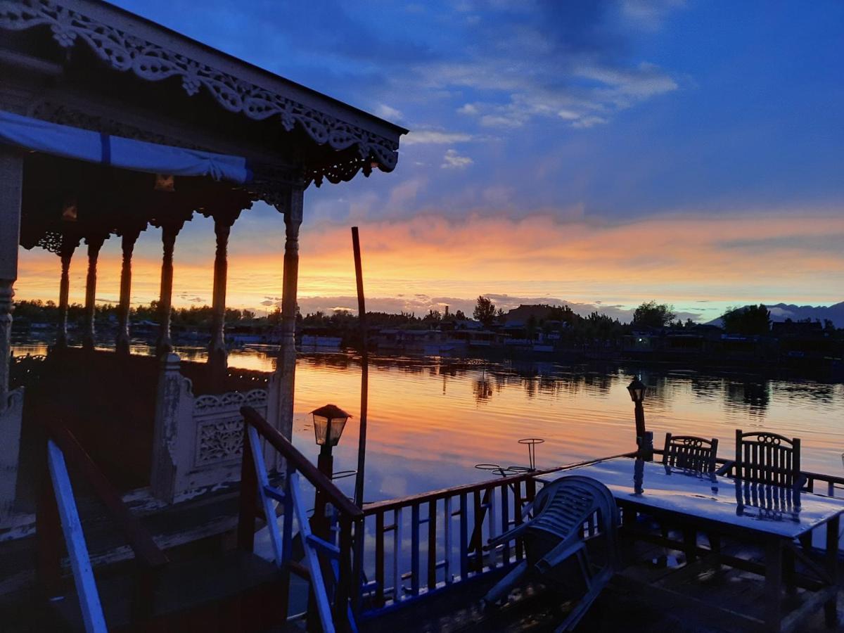 Chicago Group Of Houseboats Hotel Srīnagar Екстериор снимка