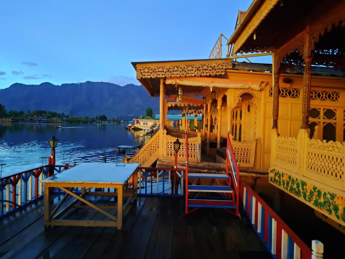 Chicago Group Of Houseboats Hotel Srīnagar Екстериор снимка