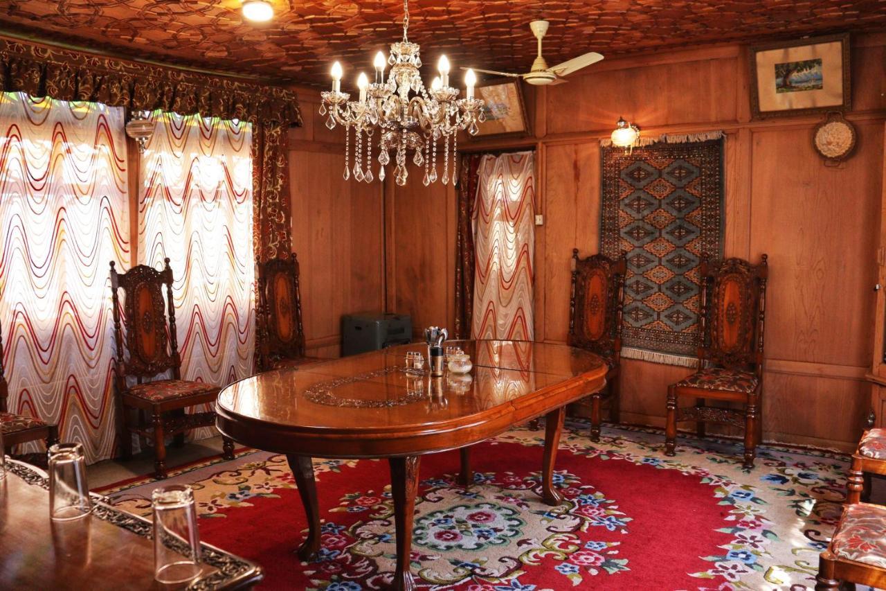 Chicago Group Of Houseboats Hotel Srīnagar Екстериор снимка