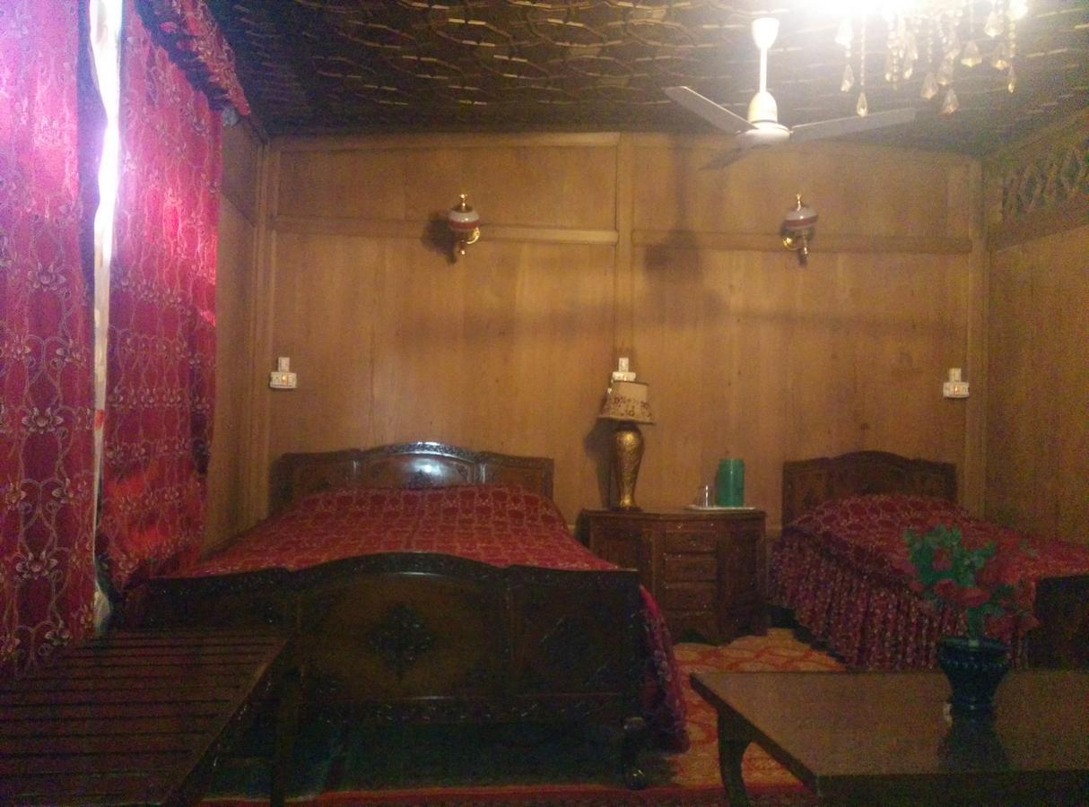 Chicago Group Of Houseboats Hotel Srīnagar Екстериор снимка