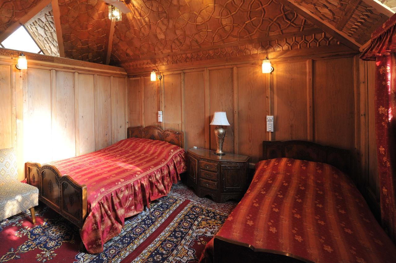 Chicago Group Of Houseboats Hotel Srīnagar Екстериор снимка