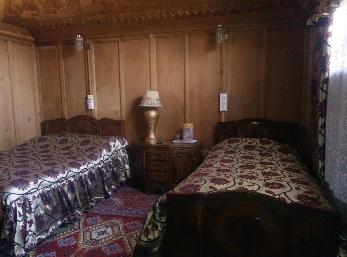 Chicago Group Of Houseboats Hotel Srīnagar Екстериор снимка