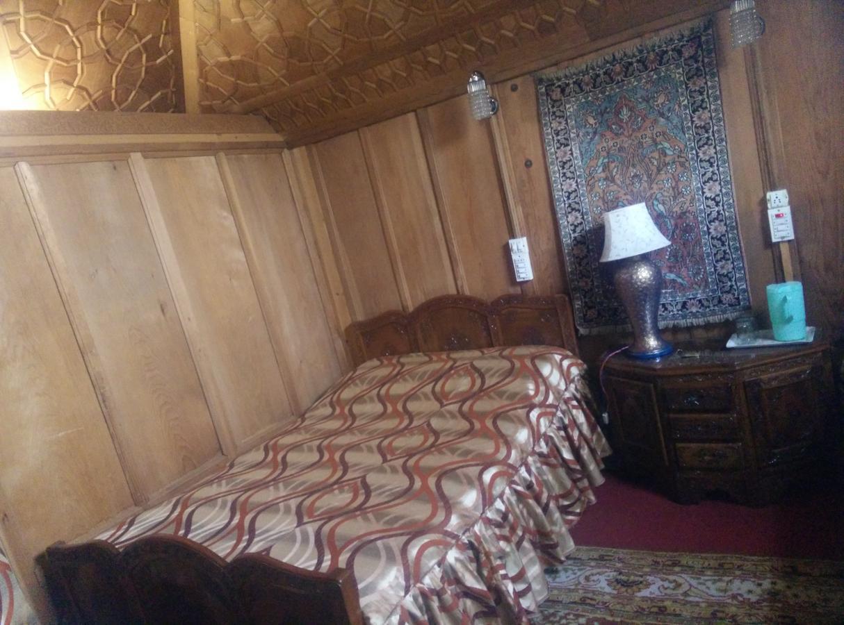 Chicago Group Of Houseboats Hotel Srīnagar Екстериор снимка