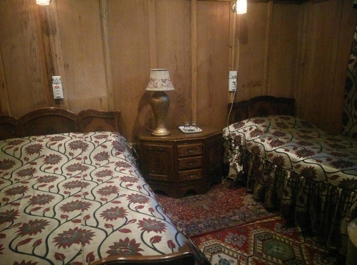 Chicago Group Of Houseboats Hotel Srīnagar Екстериор снимка
