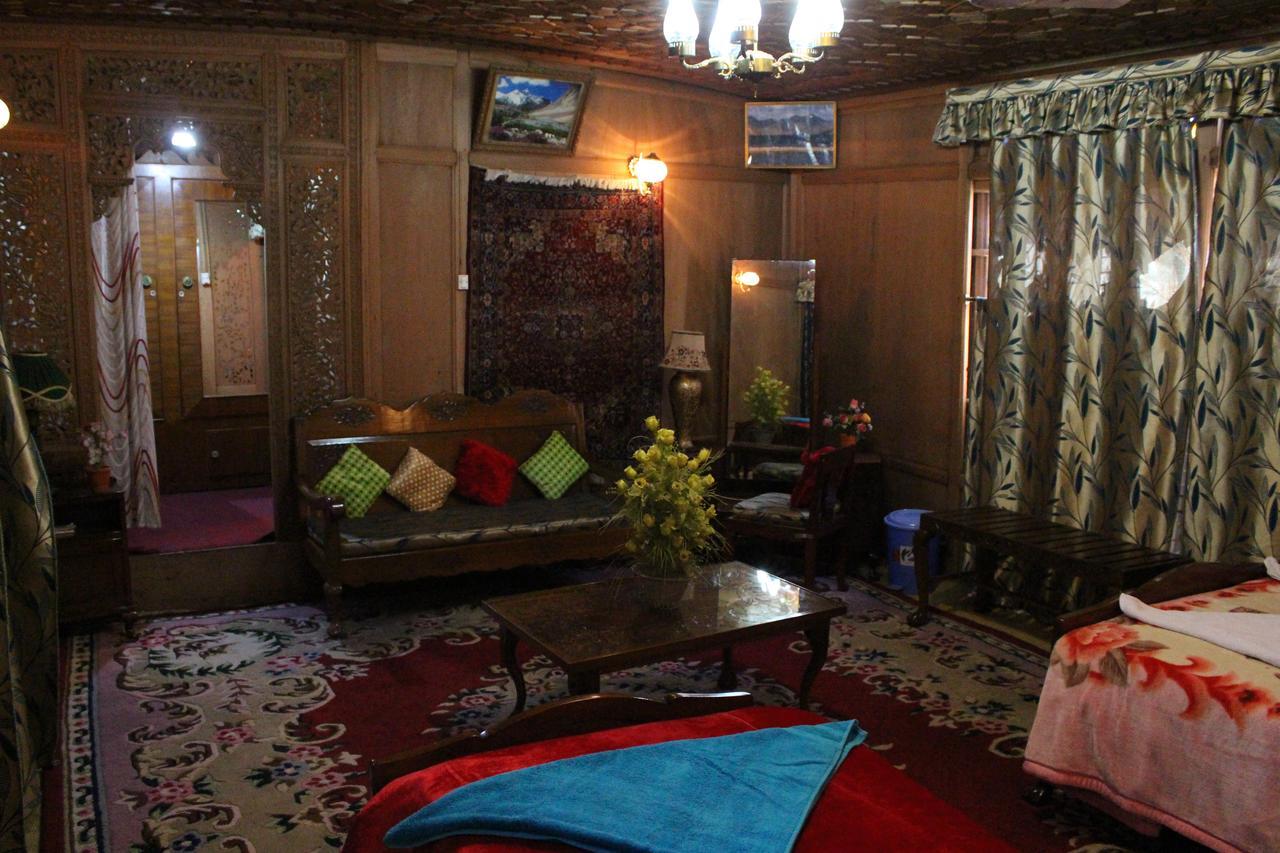 Chicago Group Of Houseboats Hotel Srīnagar Екстериор снимка