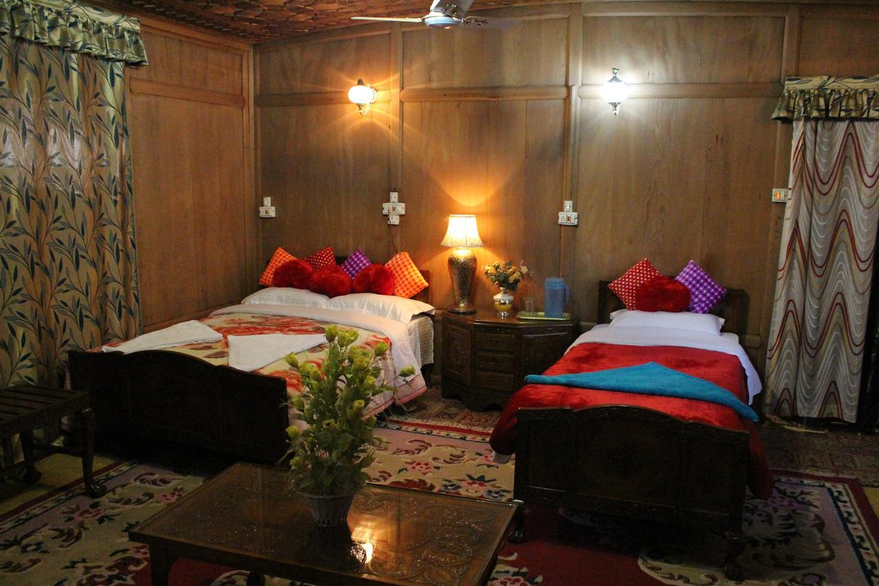 Chicago Group Of Houseboats Hotel Srīnagar Екстериор снимка