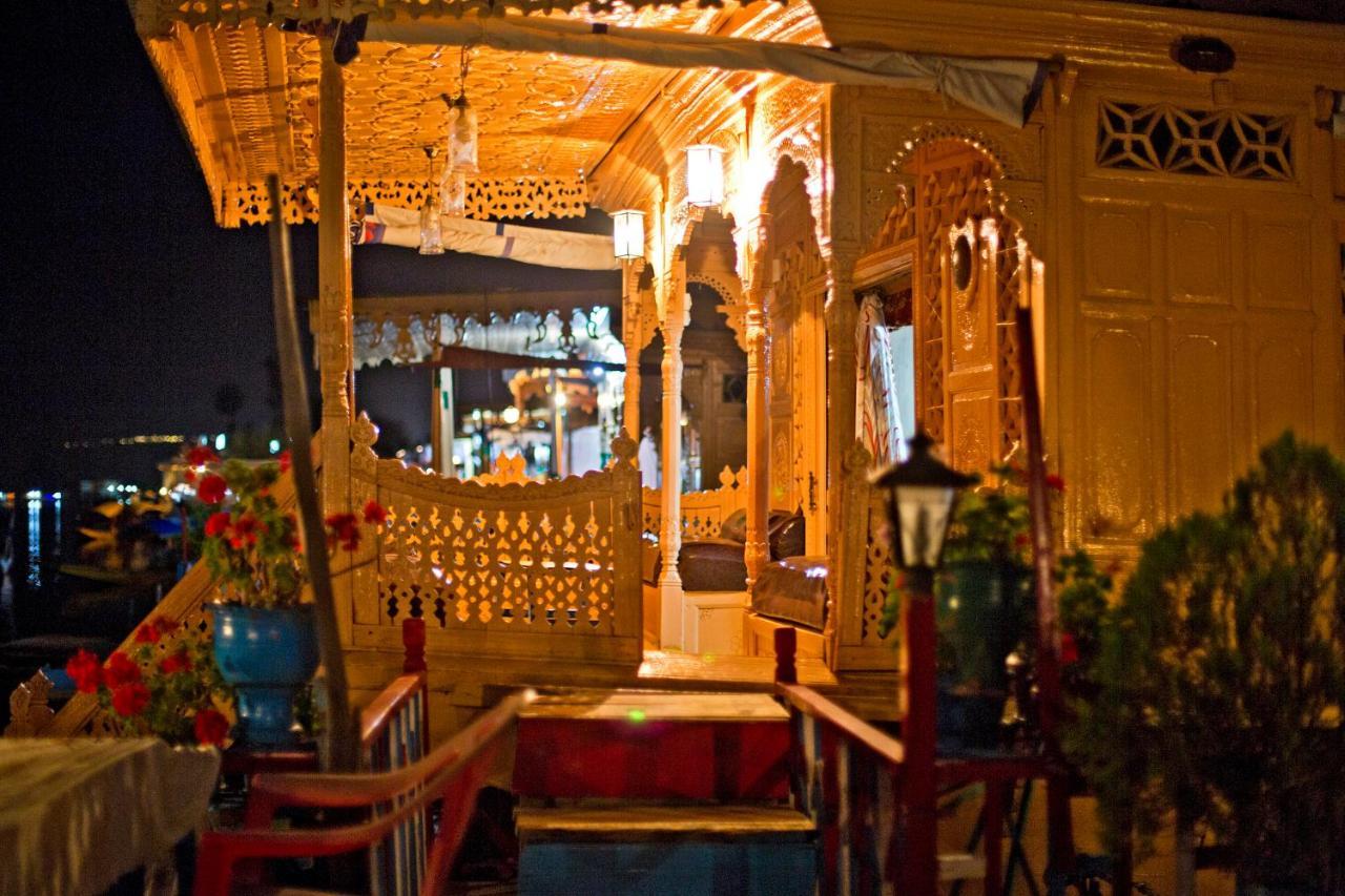Chicago Group Of Houseboats Hotel Srīnagar Екстериор снимка