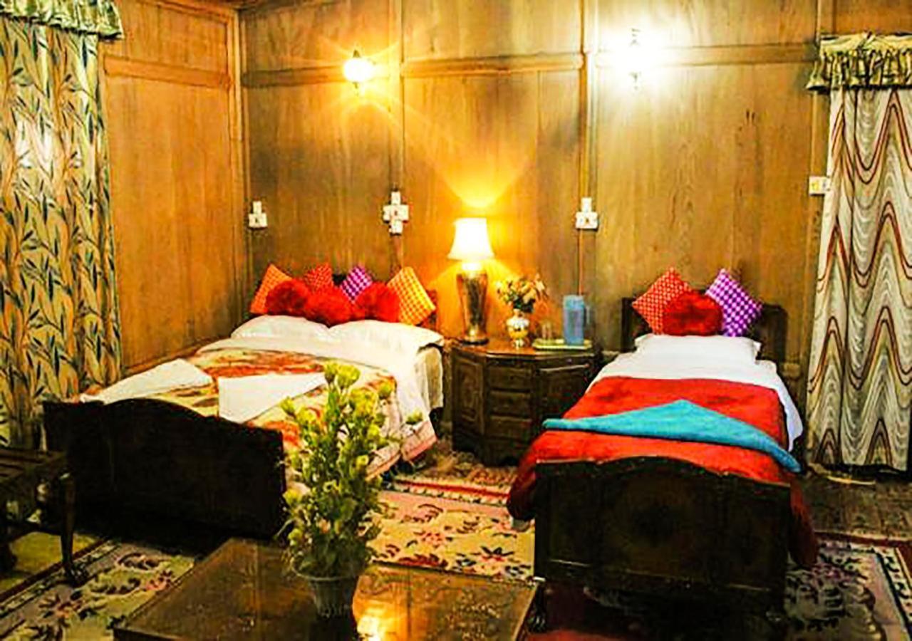 Chicago Group Of Houseboats Hotel Srīnagar Екстериор снимка