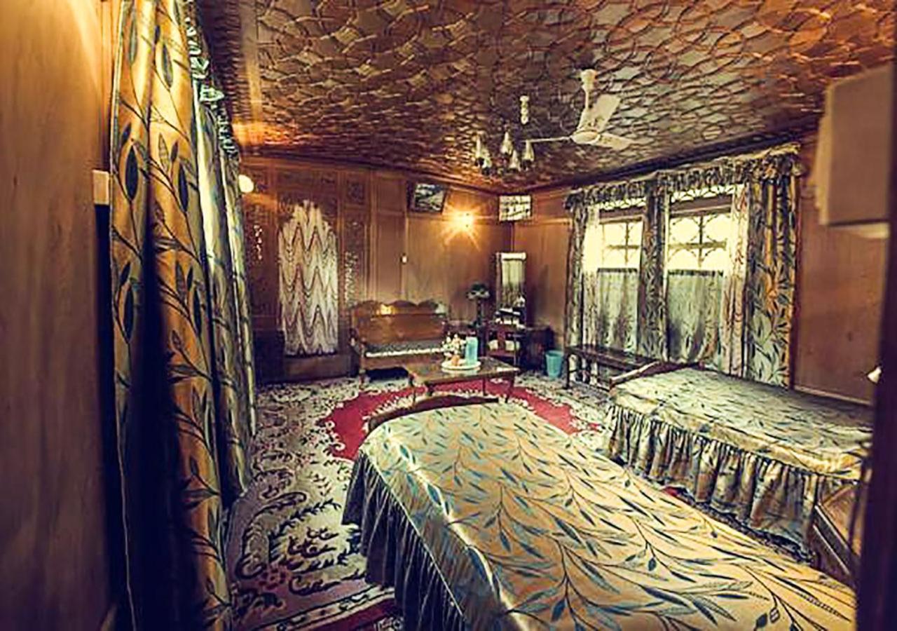 Chicago Group Of Houseboats Hotel Srīnagar Екстериор снимка