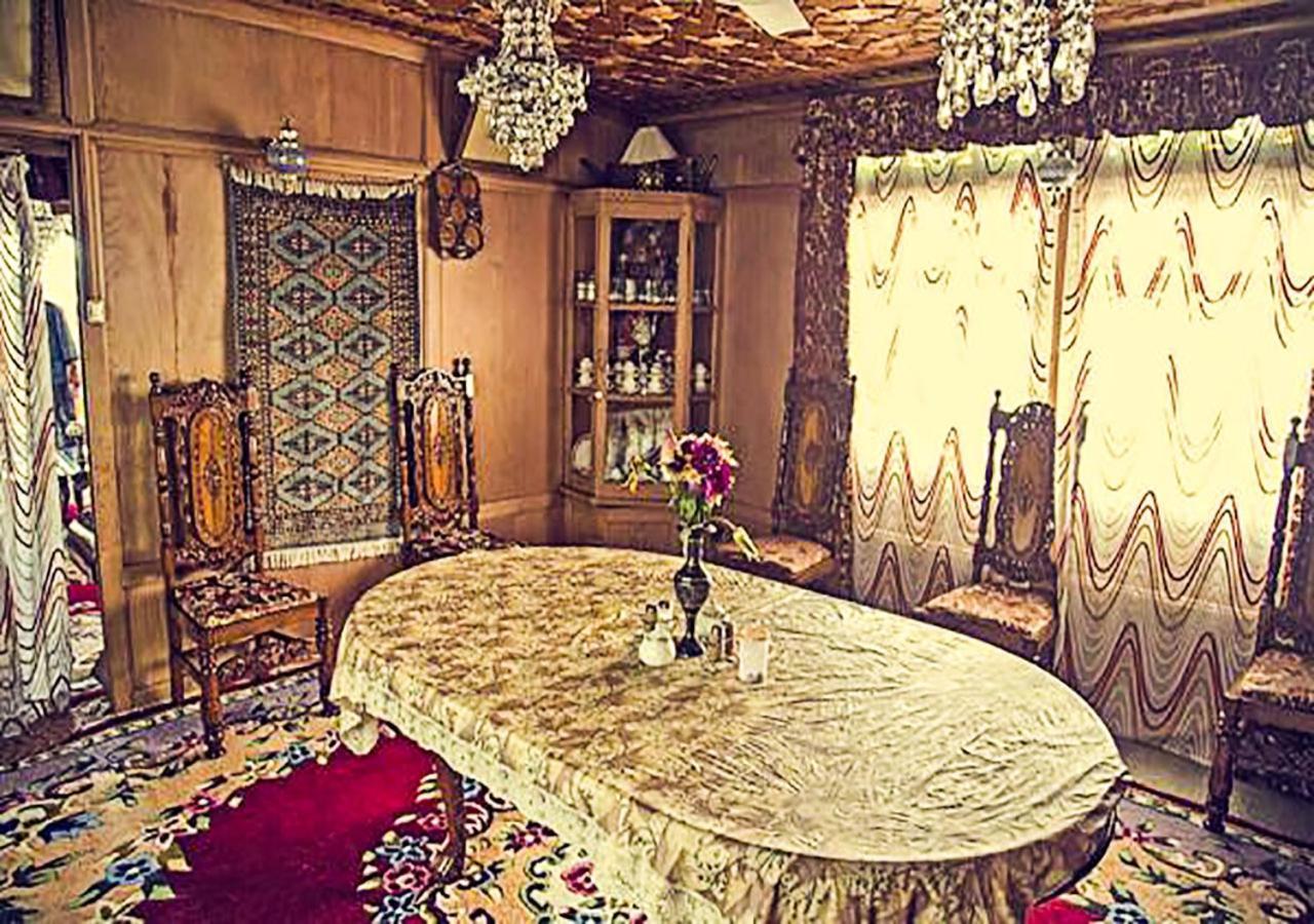 Chicago Group Of Houseboats Hotel Srīnagar Екстериор снимка